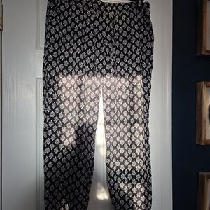 Old Navy Black and White Floral Pants